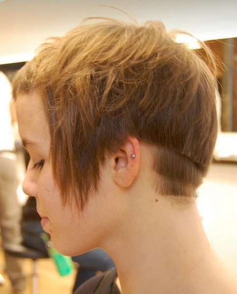 asymetryczne fryzury krótkie uczesanie damskie zdjęcie numer 158A